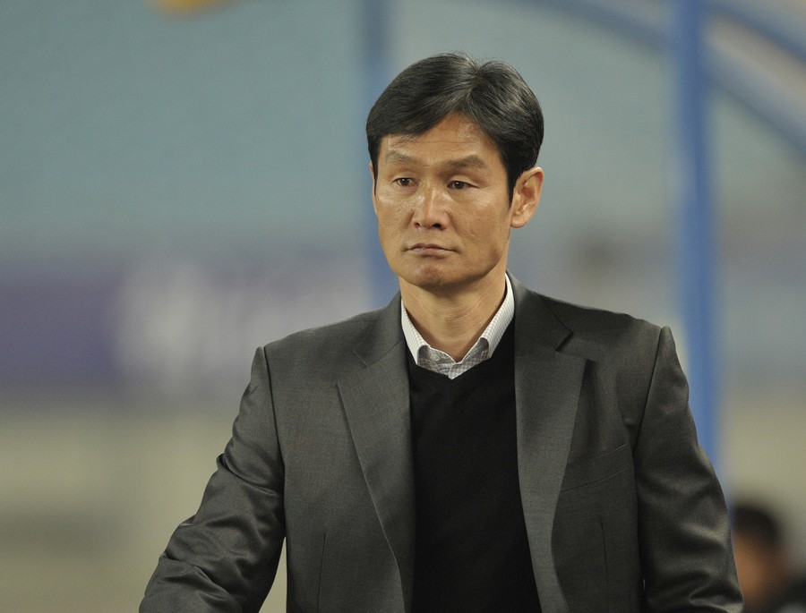 可是，李立中这种极致的快乐，仍然可以用现代主义式的读法来想像，就好比尼采式的小说暗示，在某些情况下，另一个无法理解的可能性之演出—借由他和兄弟的庆祝、大吃大喝的仪式、新地位的快乐、最后听听终于实现的期望等造成的封闭可能和现实一样令人满足，甚至更为令人满足而在另一个早晨亦有一系列事件发生。